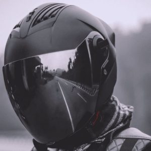 What helmets do pro motorcycle riders wear?插图1