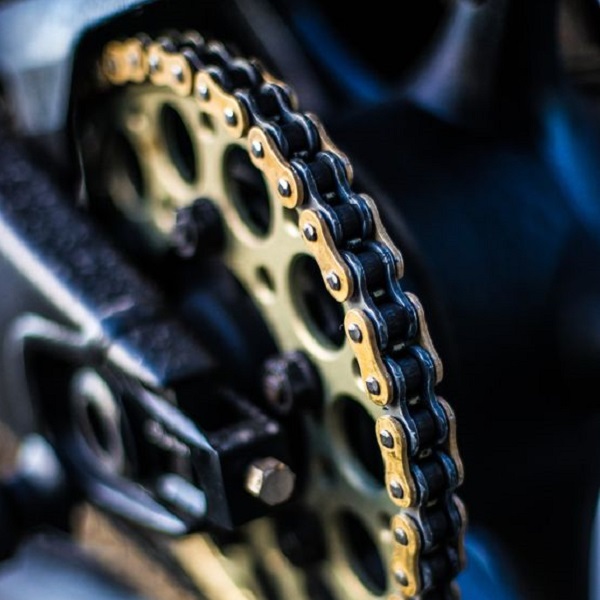 effectively cleaning your motorcycle chain.
