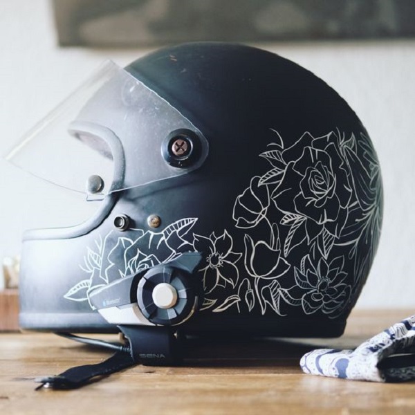 Learn how to paint a motorcycle helmet 