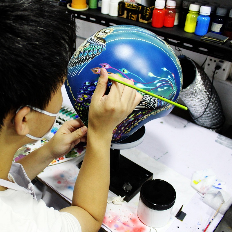 paint motorcycle helmet