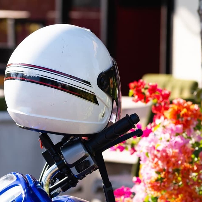 which states have motorcycle helmet laws