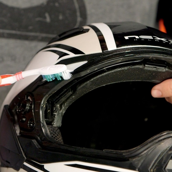 how to wash a motorcycle helmet