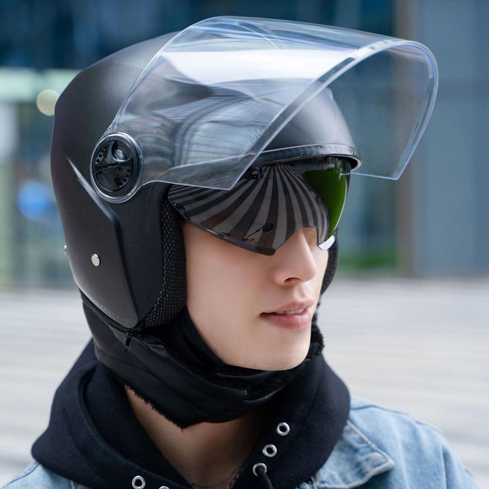 how should a helmet fit motorcycle