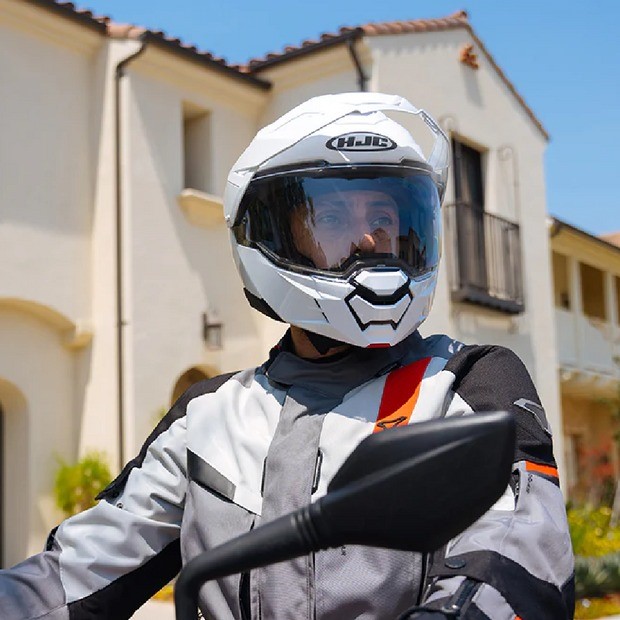 how should motorcycle helmet fit